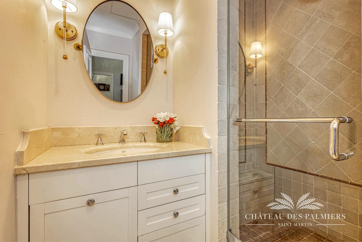 42.Location villa Chateau des Palmiers accés mer Terres Basses Saint Martin